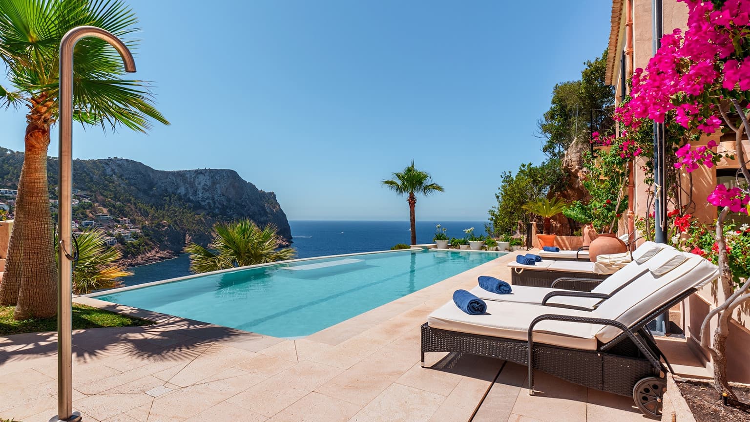 Timeless Mediterranean villa with sea views  in Cala Llamp - Gallery image 2