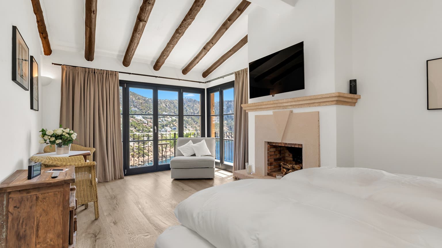 Timeless Mediterranean villa with sea views  in Cala Llamp - Gallery image 8