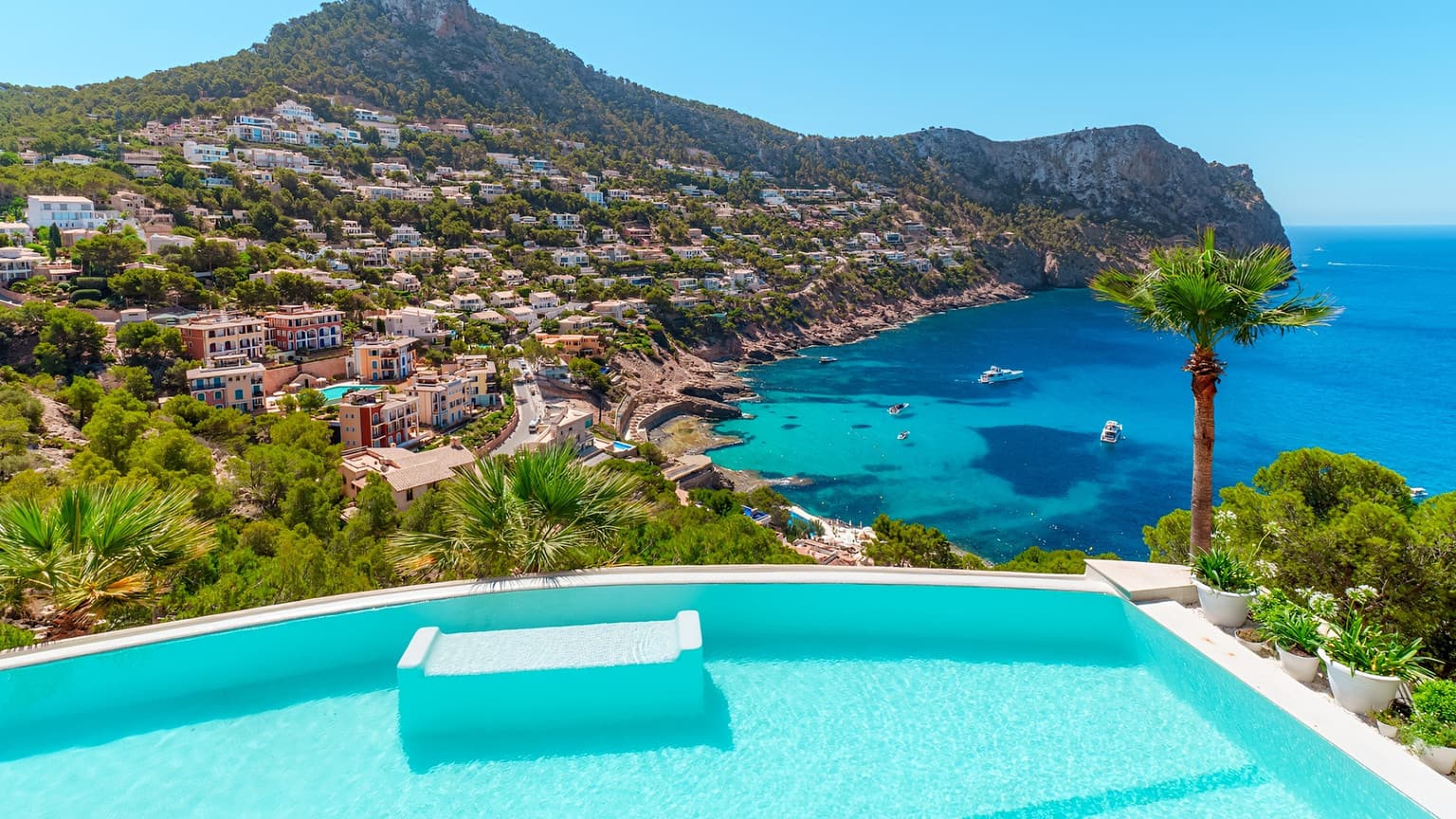 Timeless Mediterranean villa with sea views  in Cala Llamp - Gallery image 12