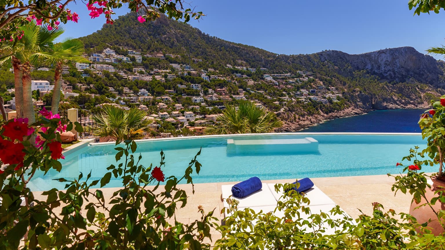 Timeless Mediterranean villa with sea views  in Cala Llamp - Gallery image 14