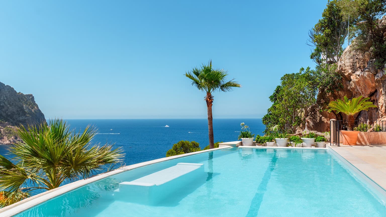 Timeless Mediterranean villa with sea views  in Cala Llamp - Gallery image 16