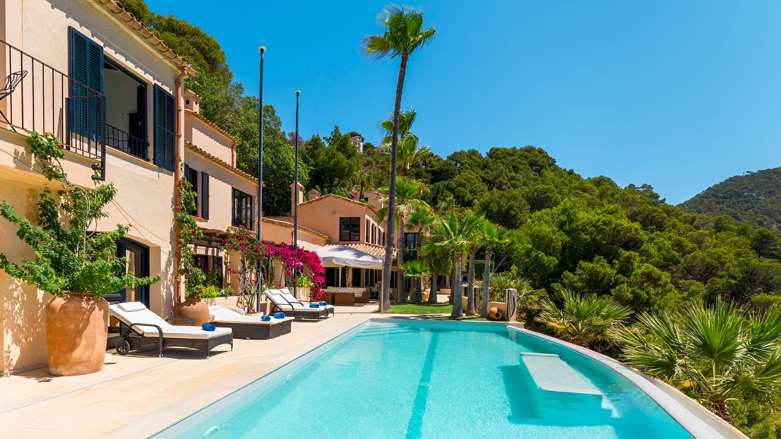 Timeless Mediterranean villa with sea views  in Cala Llamp - Gallery image 17