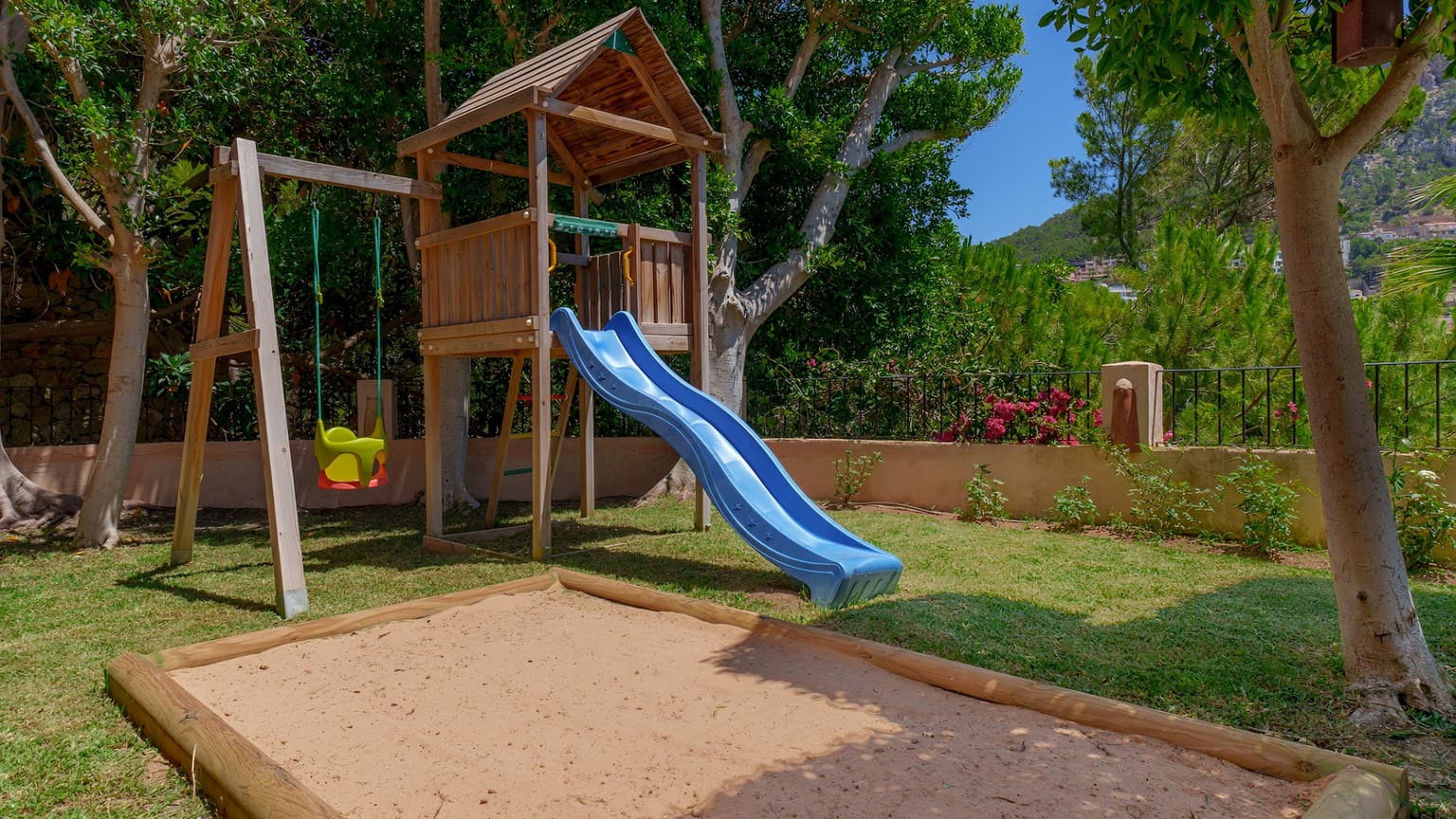 Timeless Mediterranean villa with sea views  in Cala Llamp - Gallery image 18