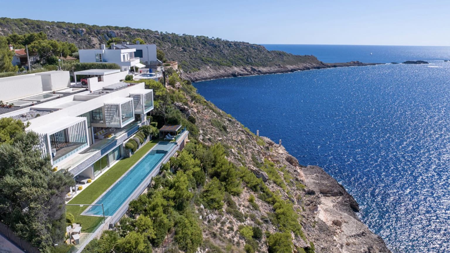 Exclusive luxury property with sea view - Port Adriano - Gallery image 4
