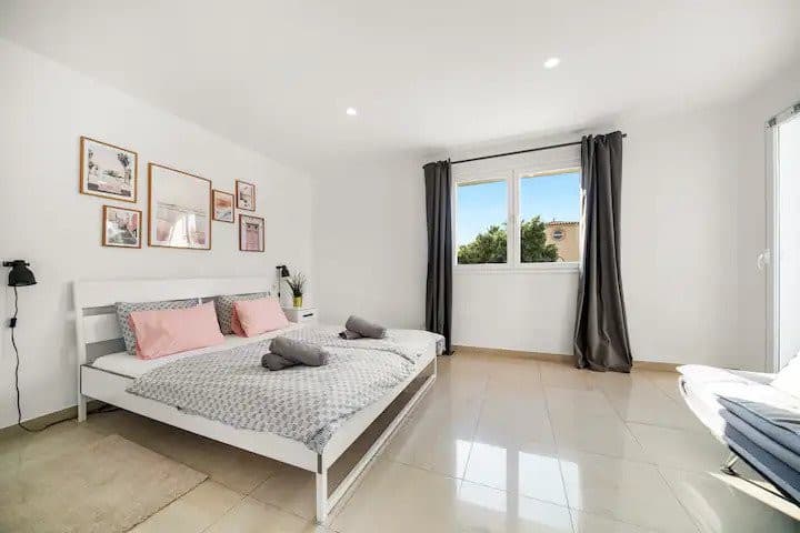 Gallery image 10