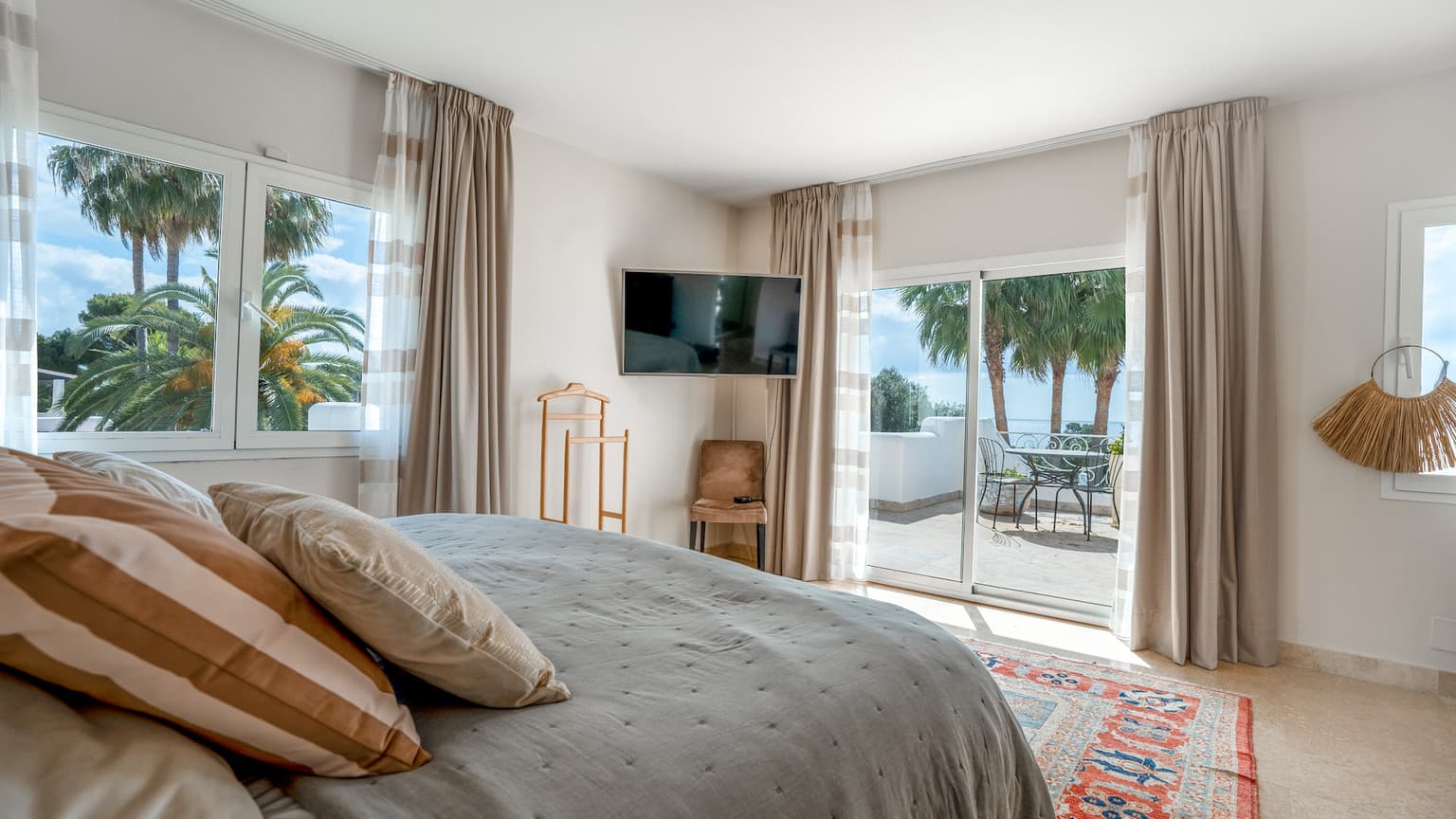 Fully Furnished Villa With Large Garden, Pool and Seaview in Sol de Mallorca - Gallery image 10