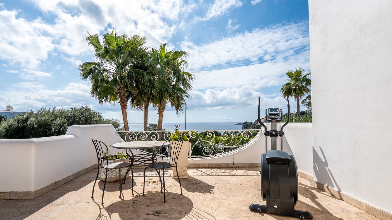 Fully Furnished Villa With Large Garden, Pool and Seaview in Sol de Mallorca - Gallery image 11