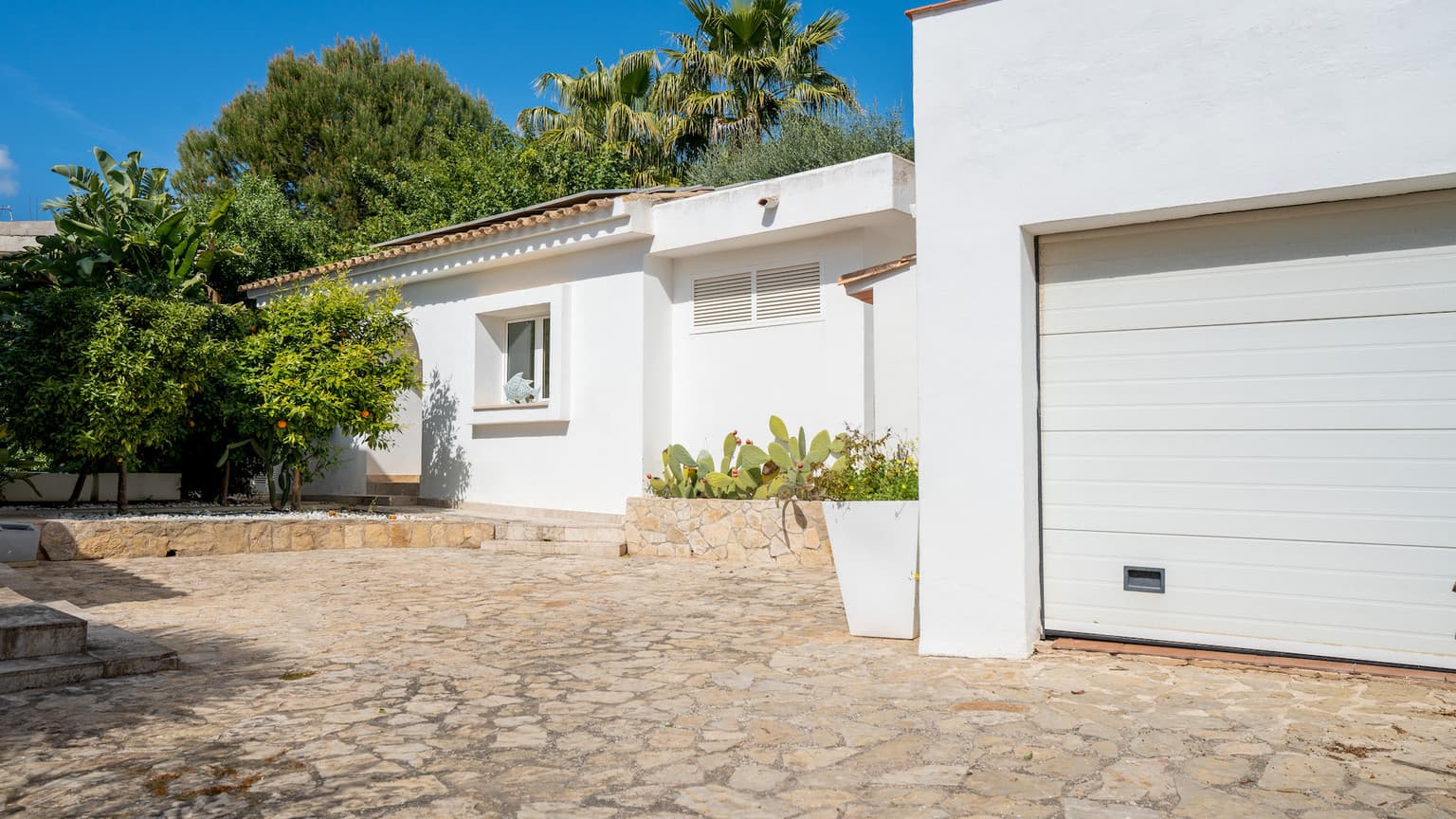 Fully Furnished Villa With Large Garden, Pool and Seaview in Sol de Mallorca - Gallery image 31