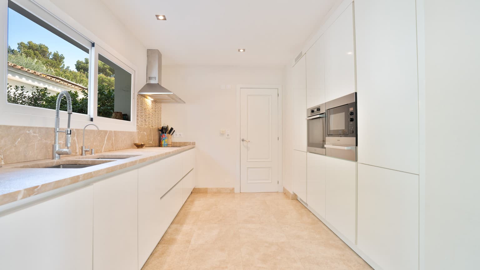 Fully Furnished Villa With Large Garden, Pool and Seaview in Sol de Mallorca - Gallery image 6