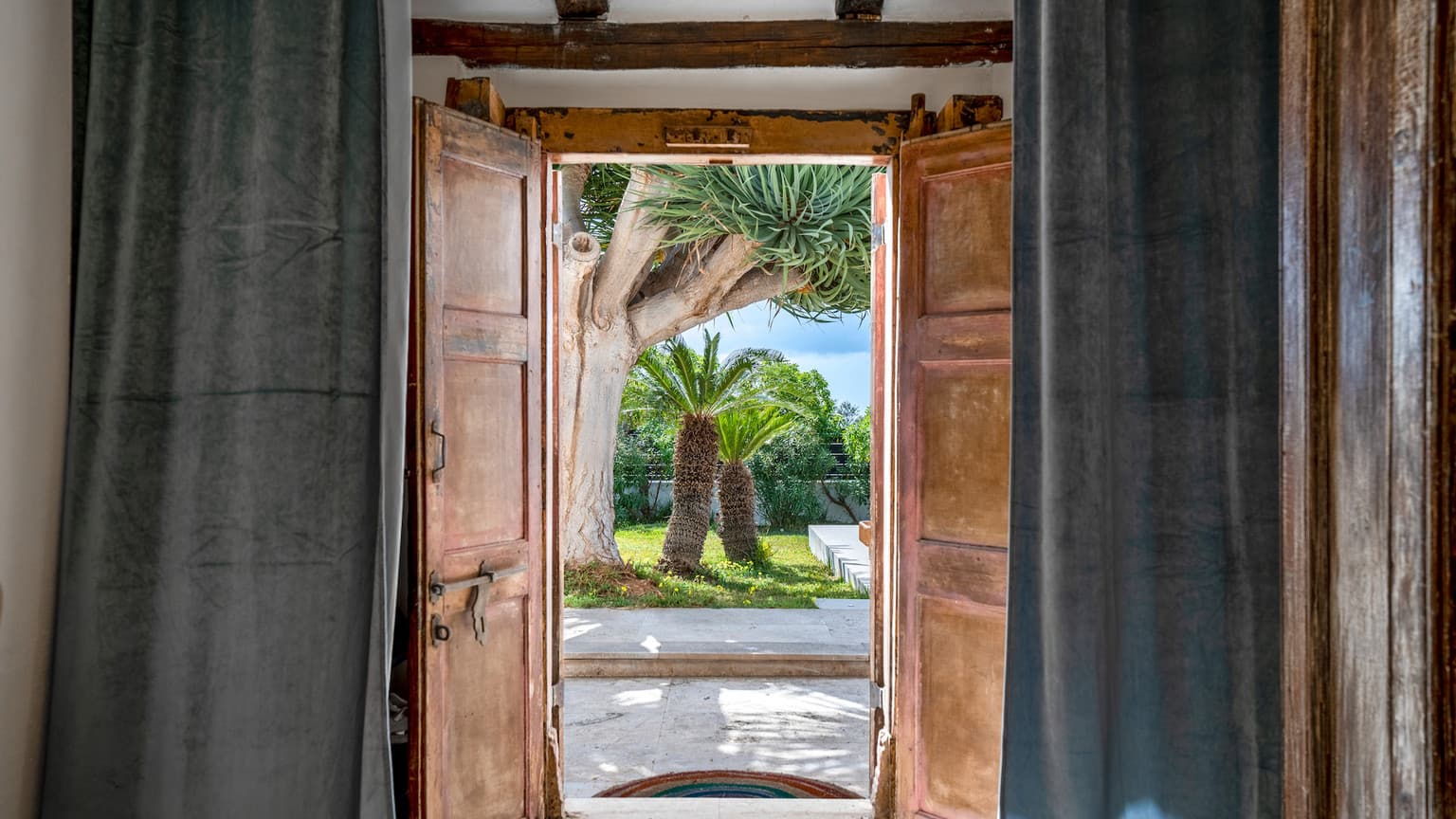 Fully Furnished Villa With Large Garden, Pool and Seaview in Sol de Mallorca - Gallery image 30