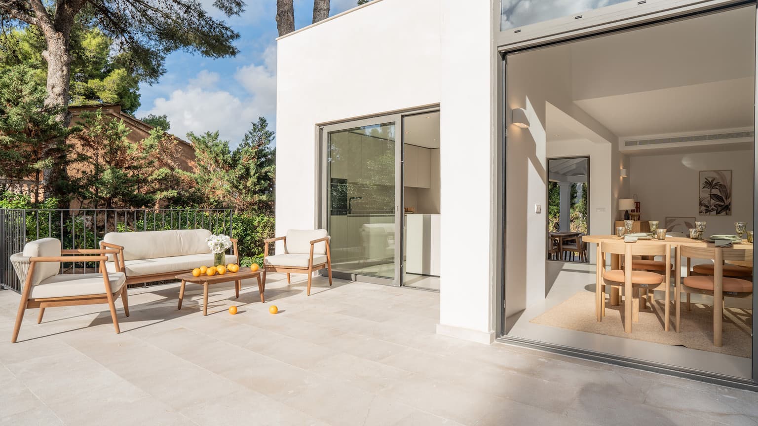 Stunning Refurbished Villa with Holiday License - Gallery image 2