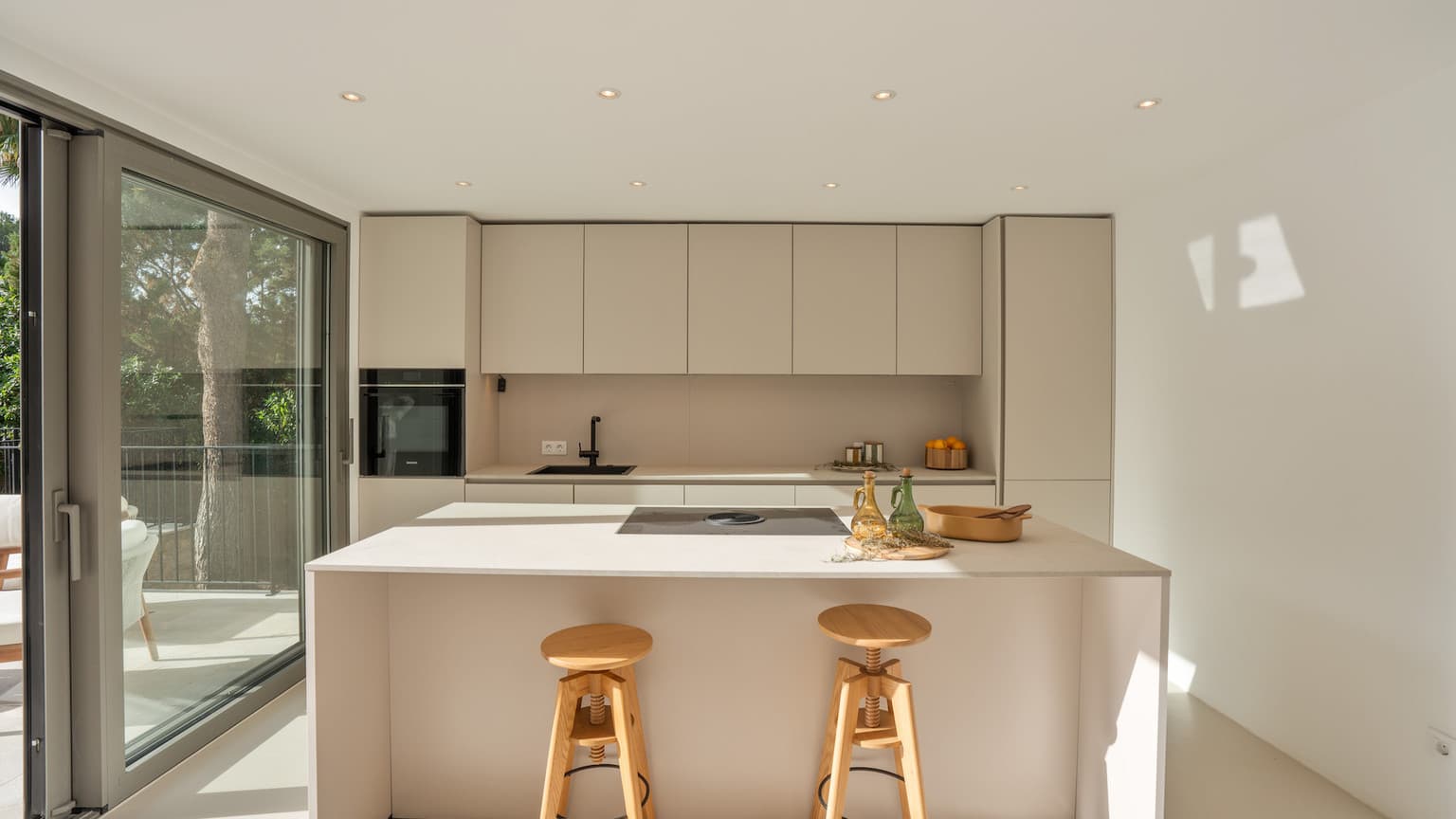 Stunning Refurbished Villa with Holiday License - Gallery image 7