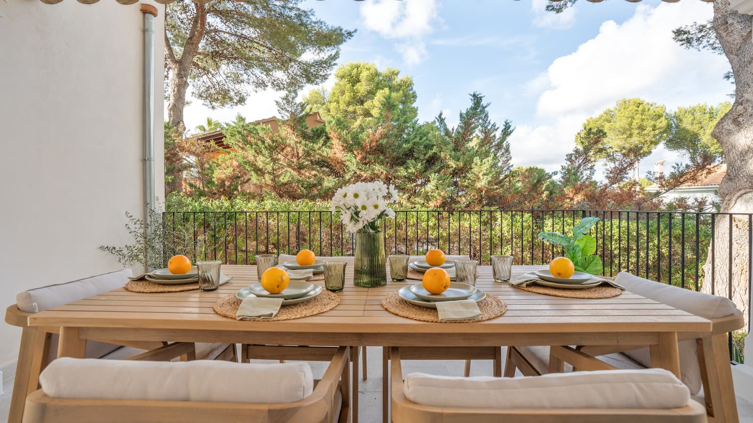 Stunning Refurbished Villa with Holiday License - Gallery image 11