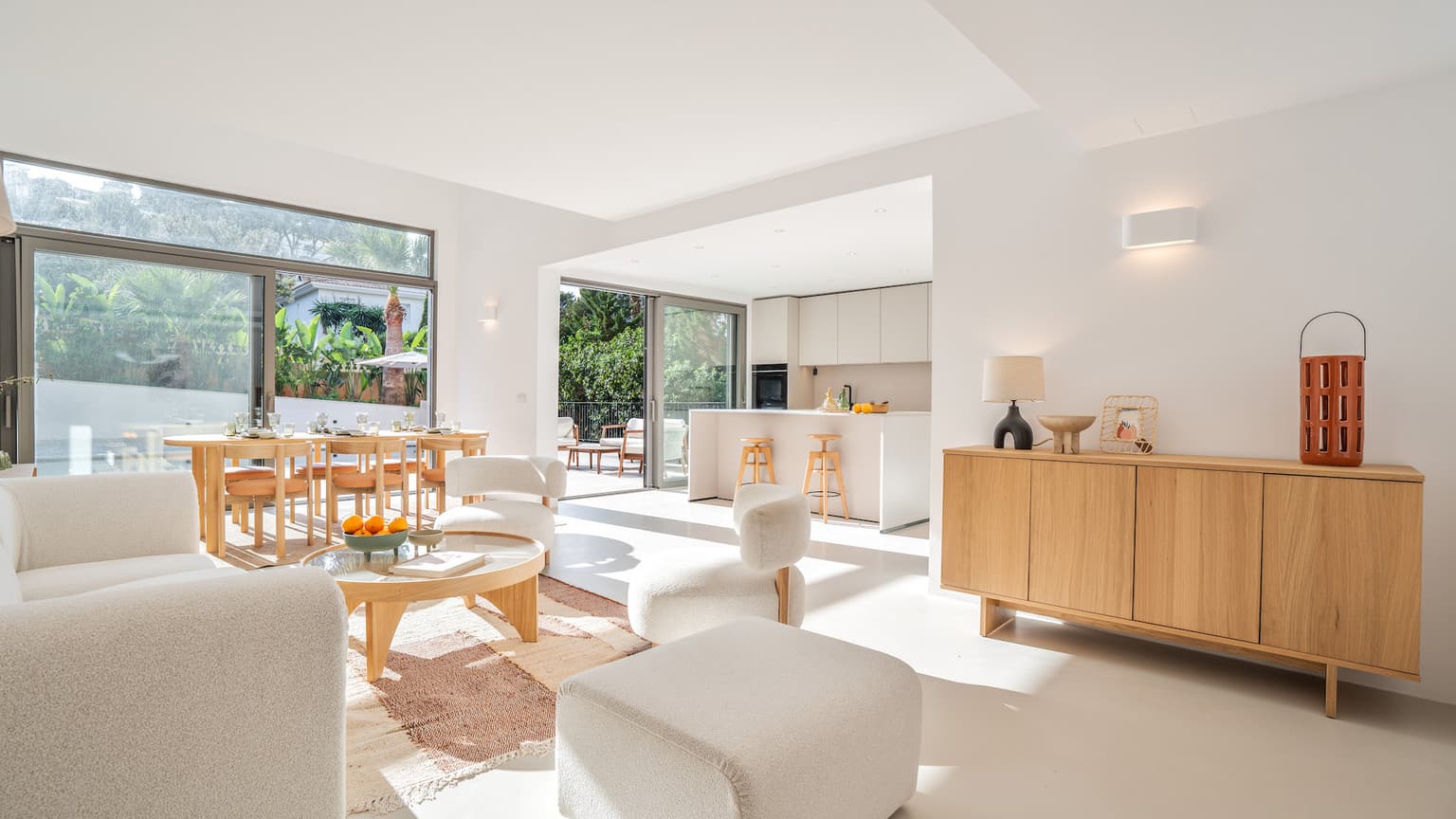 Stunning Refurbished Villa with Holiday License - Gallery image 4