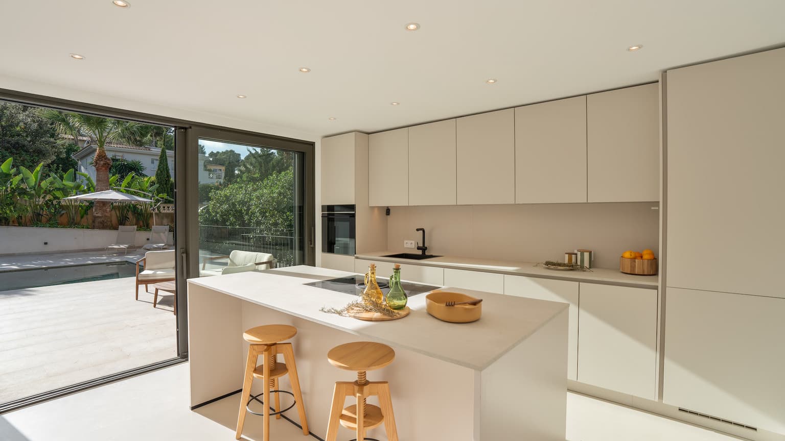 Stunning Refurbished Villa with Holiday License - Gallery image 8