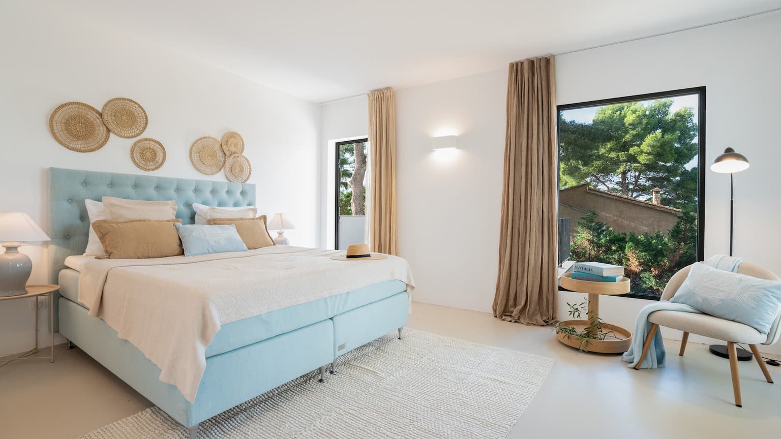 Stunning Refurbished Villa with Holiday License - Gallery image 14