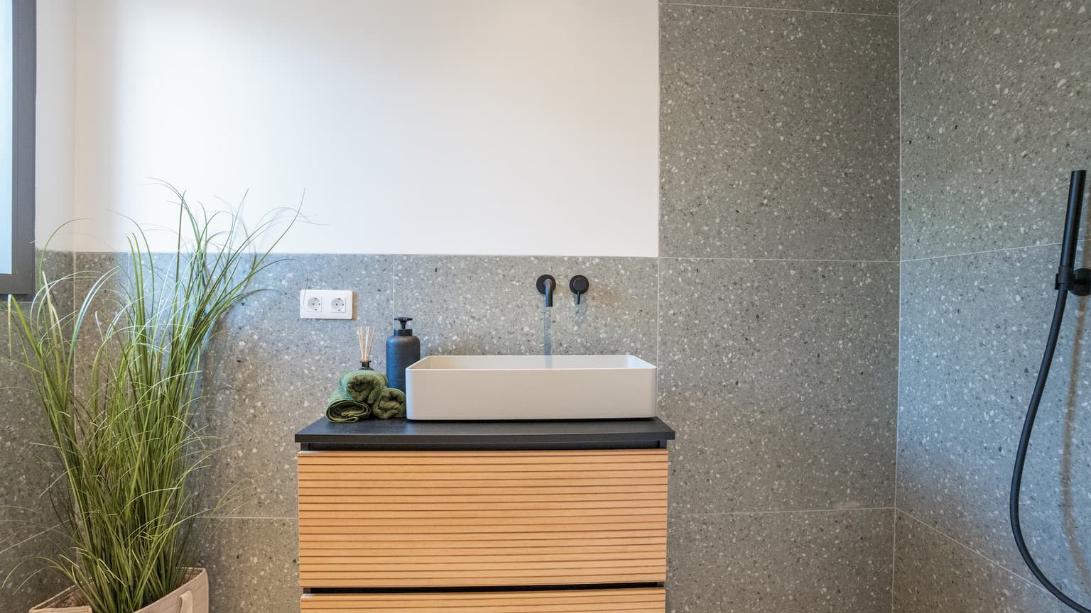 Stunning Refurbished Villa with Holiday License - Gallery image 28