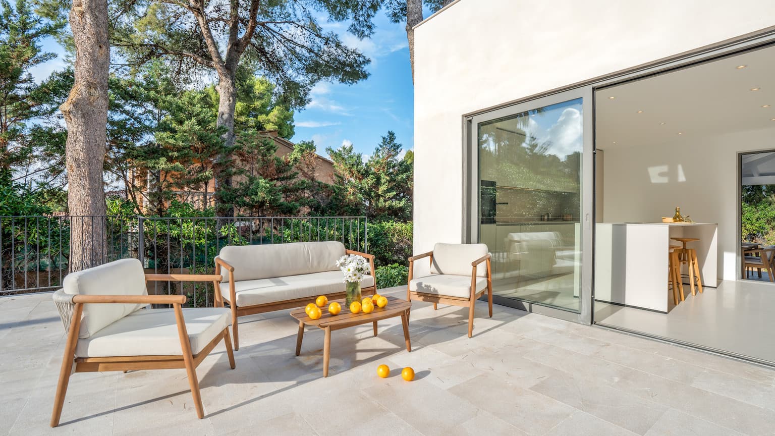 Stunning Refurbished Villa with Holiday License - Gallery image 21