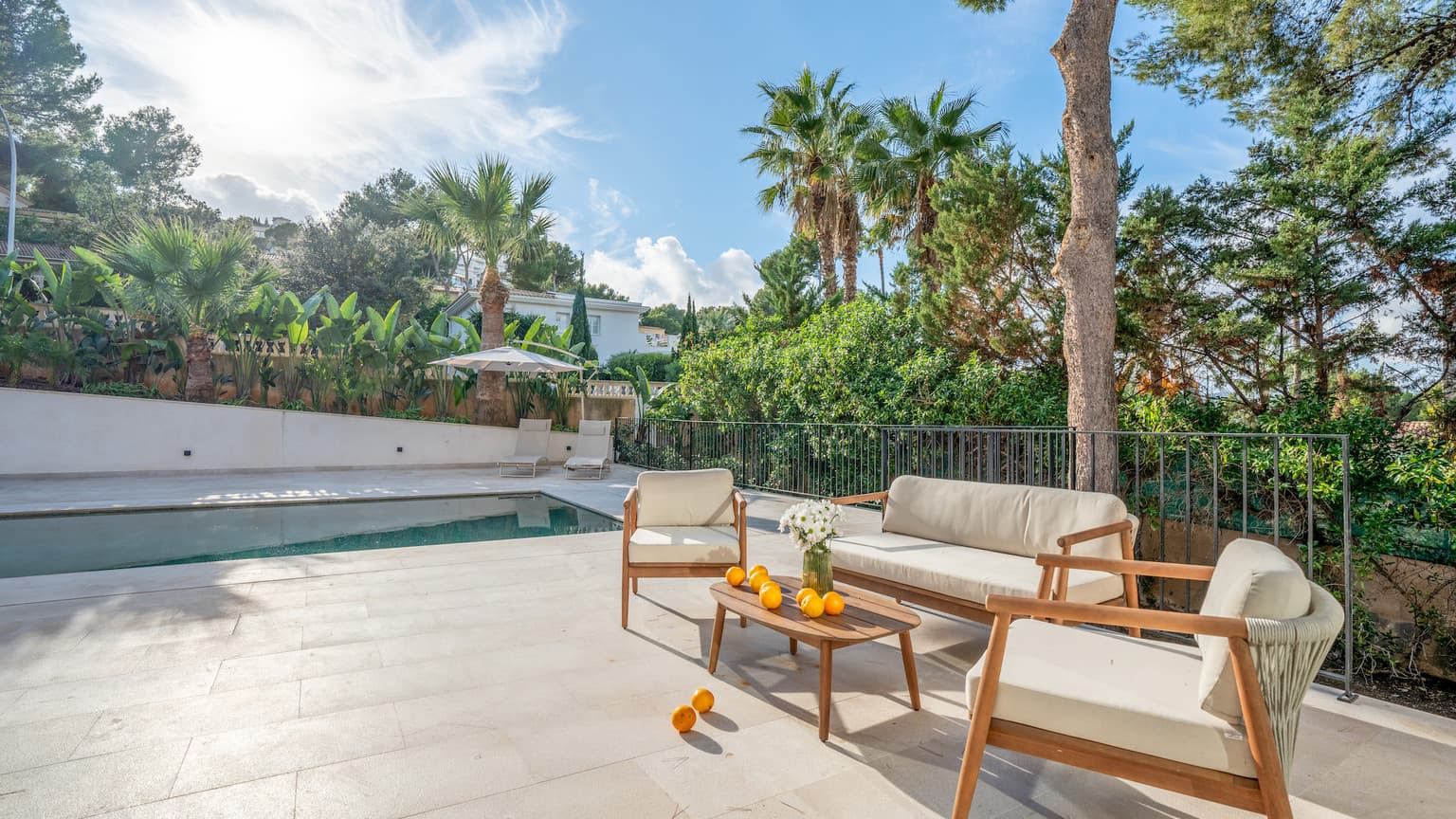 Stunning Refurbished Villa with Holiday License - Gallery image 20