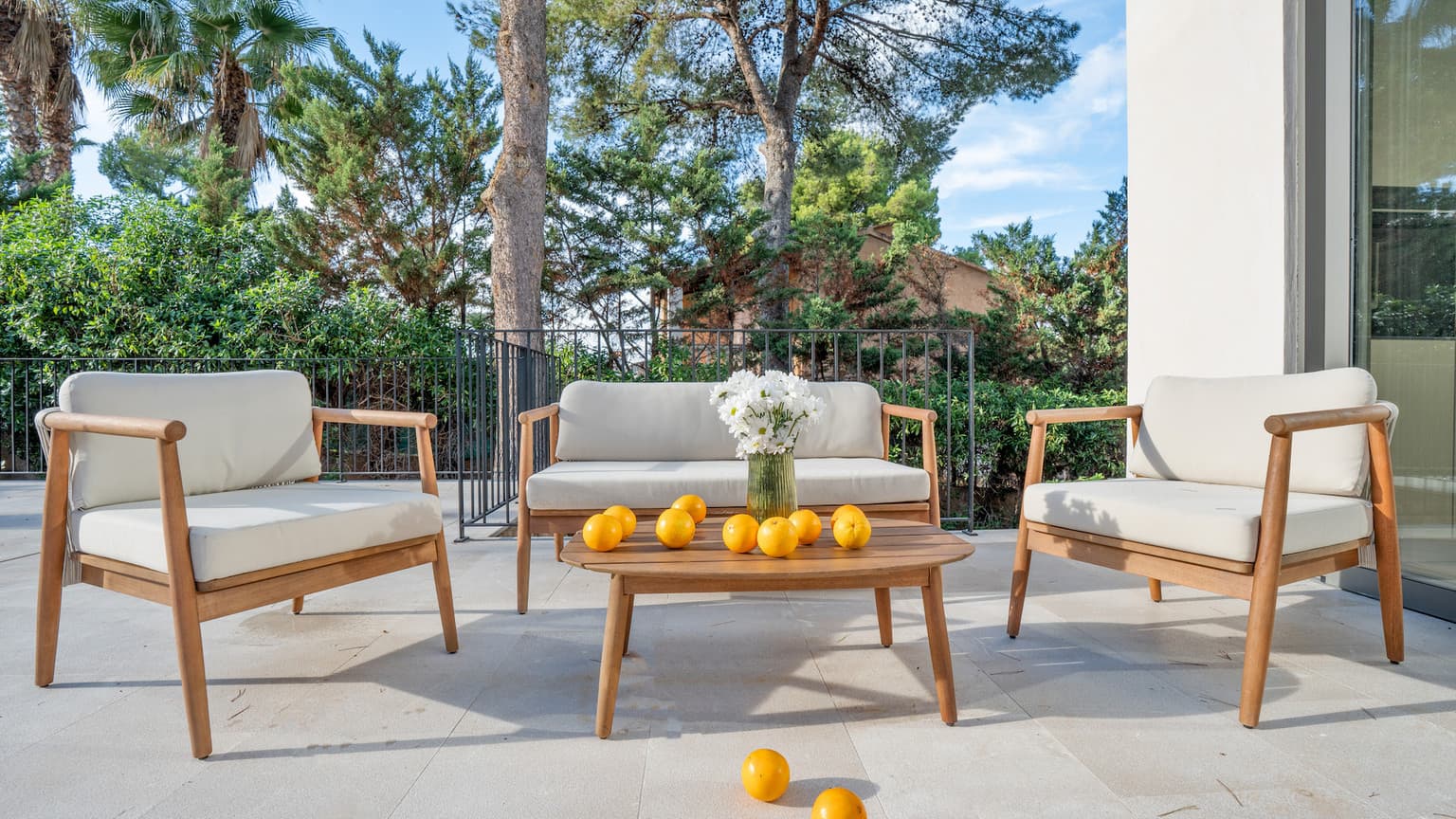 Stunning Refurbished Villa with Holiday License - Gallery image 22