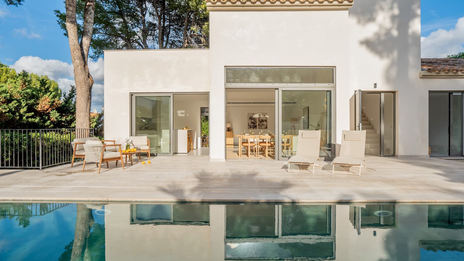 Stunning Refurbished Villa with Holiday License - Gallery image 23