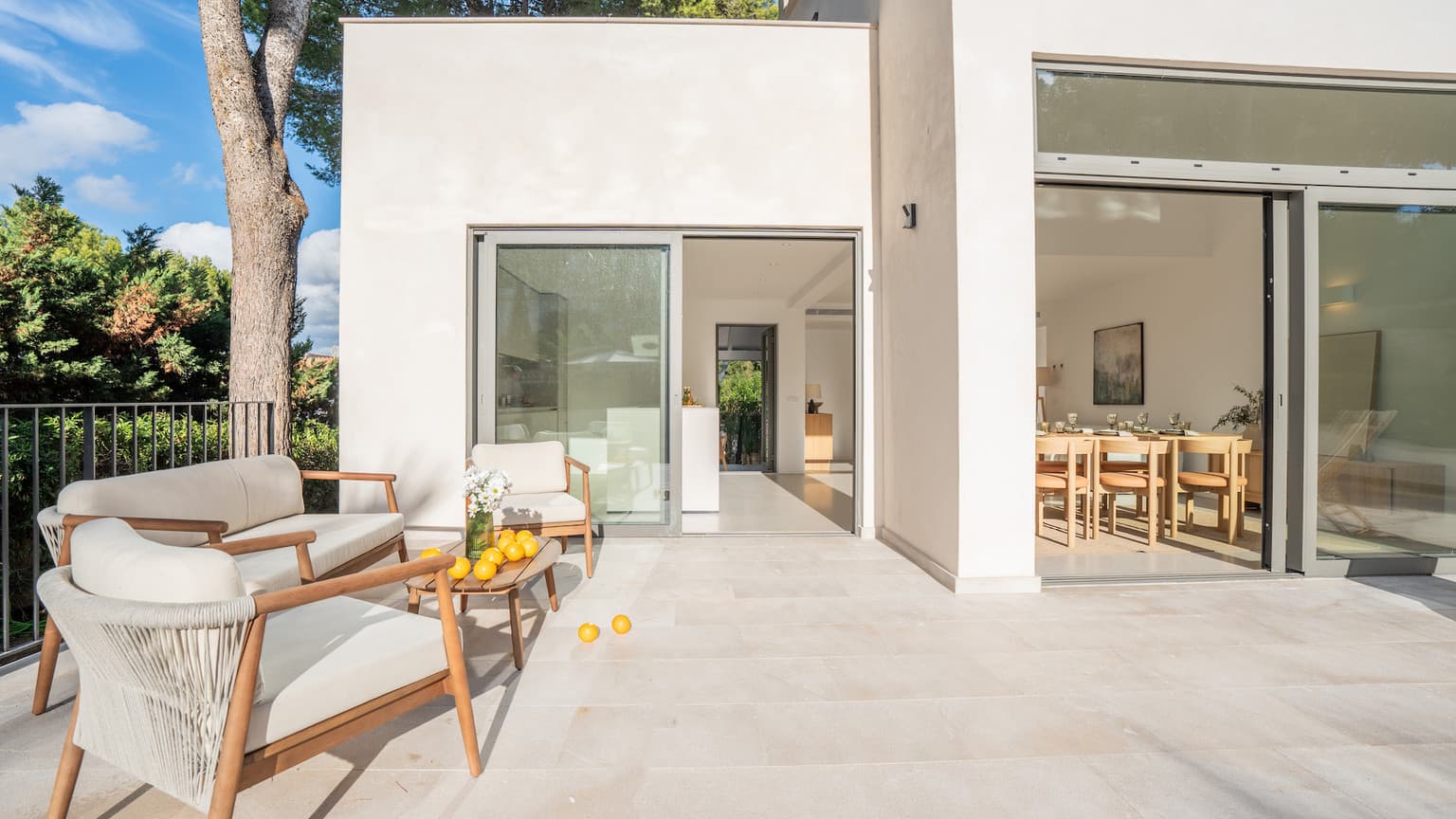 Stunning Refurbished Villa with Holiday License - Gallery image 25