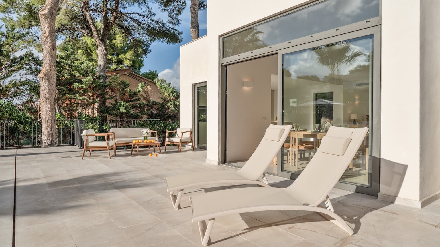 Stunning Refurbished Villa with Holiday License - Gallery image 24