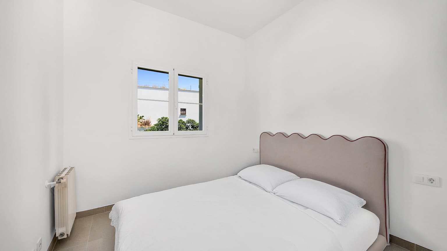 Mediterranean Villa With Lush Garden in Santa Ponsa - Gallery image 7