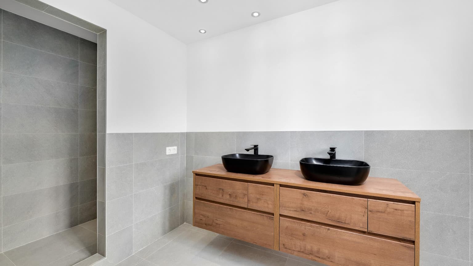 Mediterranean Villa With Lush Garden in Santa Ponsa - Gallery image 9