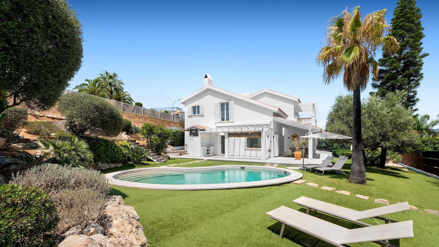 Mediterranean Villa With Lush Garden in Santa Ponsa - Gallery image 1
