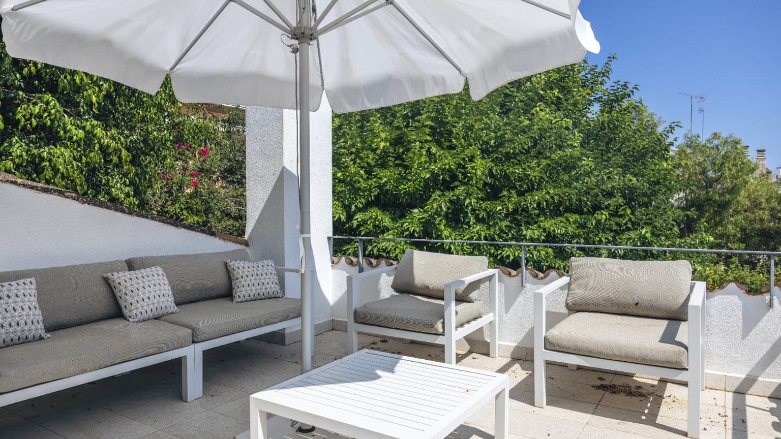 Spacious Chalet for Rent in Peaceful Son Dureta - Gallery image 2