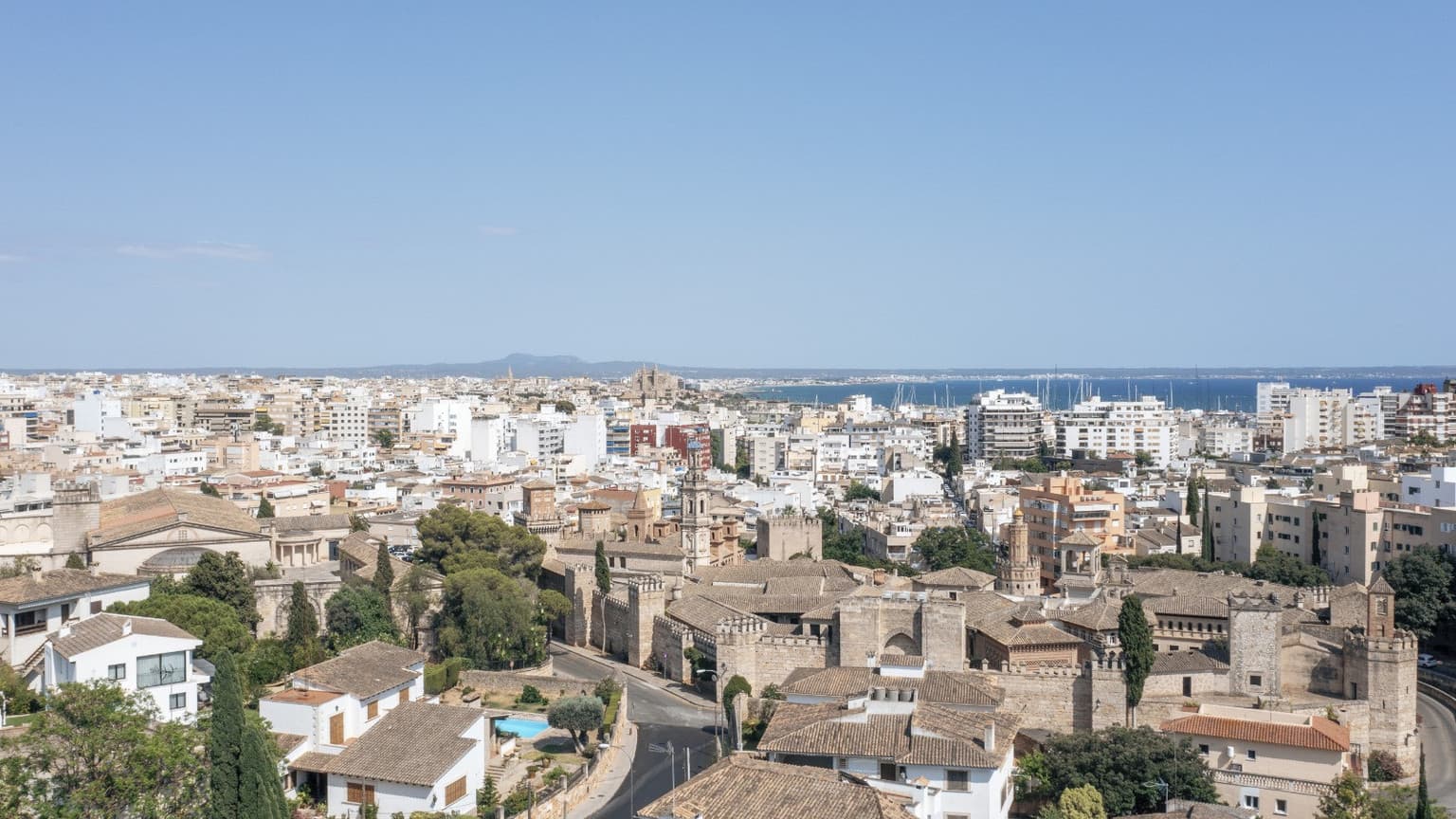 Spacious Chalet for Rent in Peaceful Son Dureta - Gallery image 32