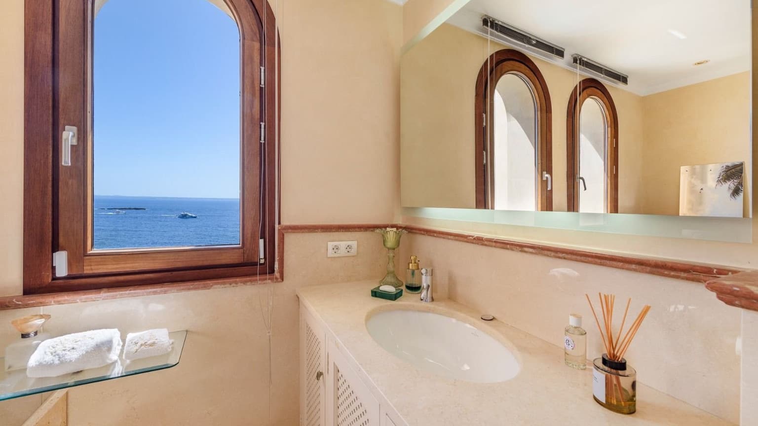 Spacious Sea View Chalet in Sol de Mallorca - Gallery image 9