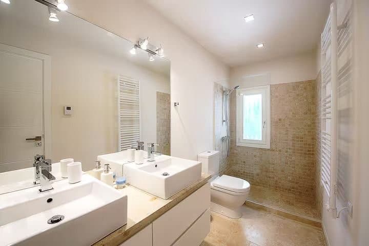 Gallery image 15