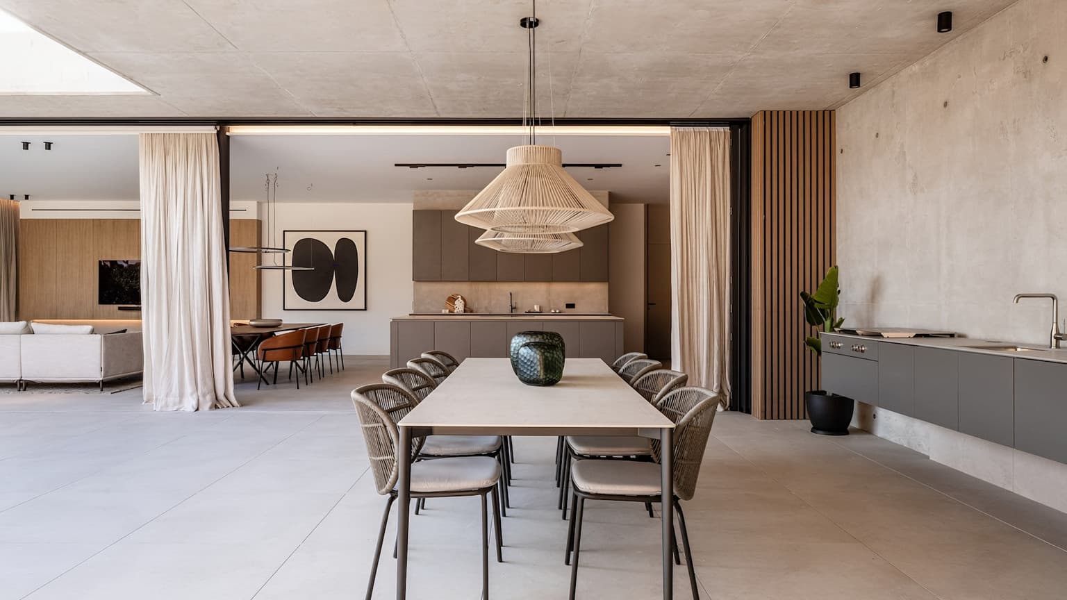 Sleek Design Villa with Flat Garden - Gallery image 7