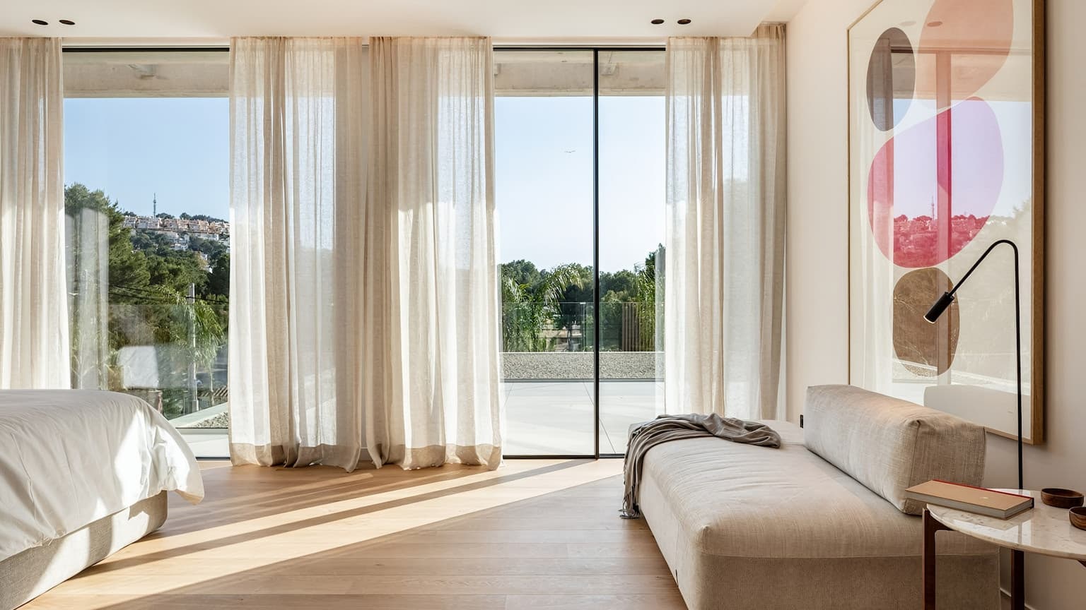 Sleek Design Villa with Flat Garden - Gallery image 15