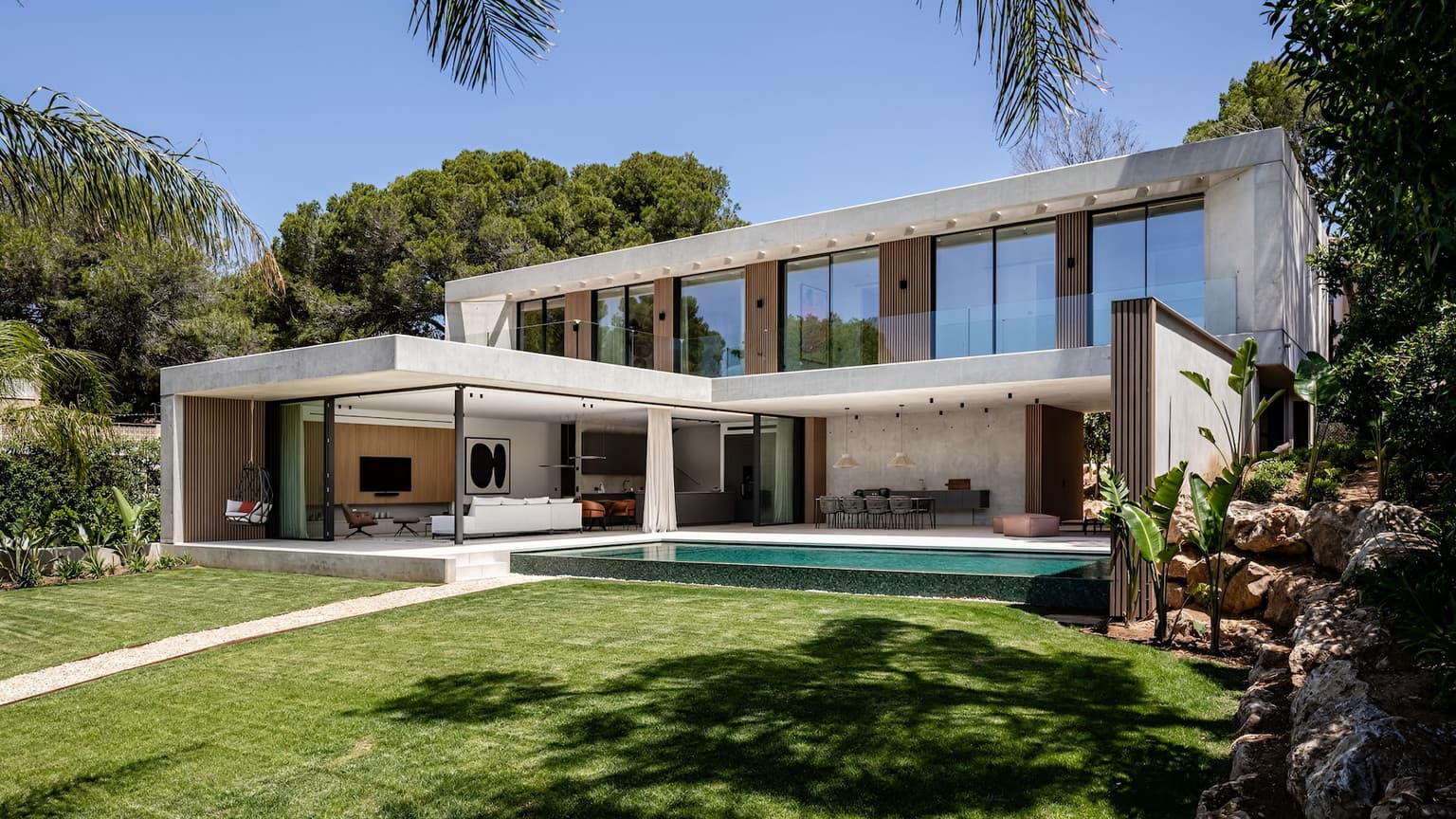 Sleek Design Villa with Flat Garden - Gallery image 1