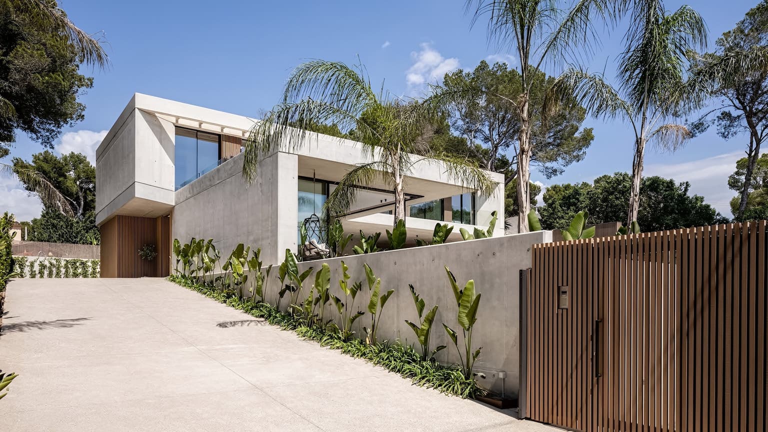 Sleek Design Villa with Flat Garden - Gallery image 20