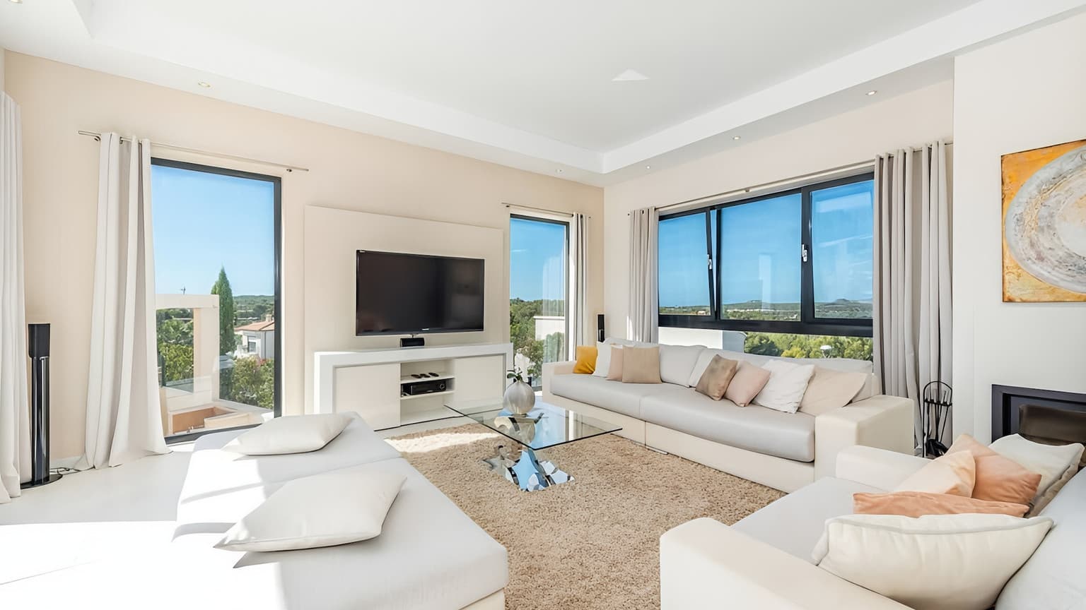 Spacious Four Bedroom Villa with Sea View - Gallery image 2