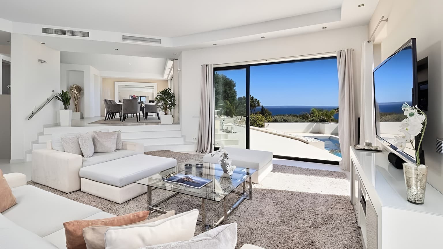 Spacious Four Bedroom Villa with Sea View - Gallery image 3