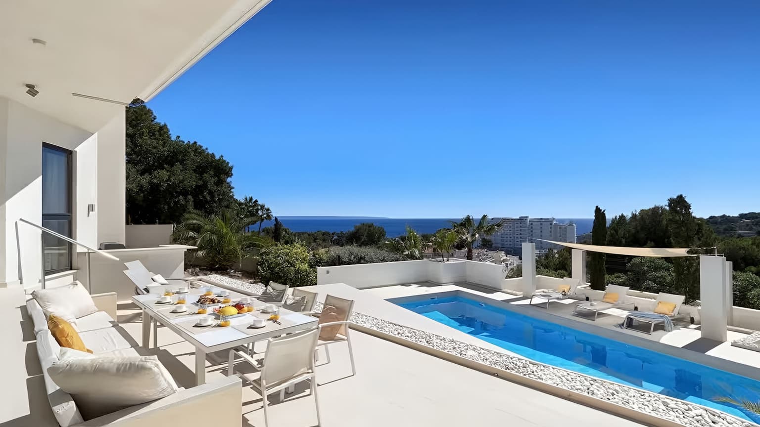 Spacious Four Bedroom Villa with Sea View - Gallery image 7