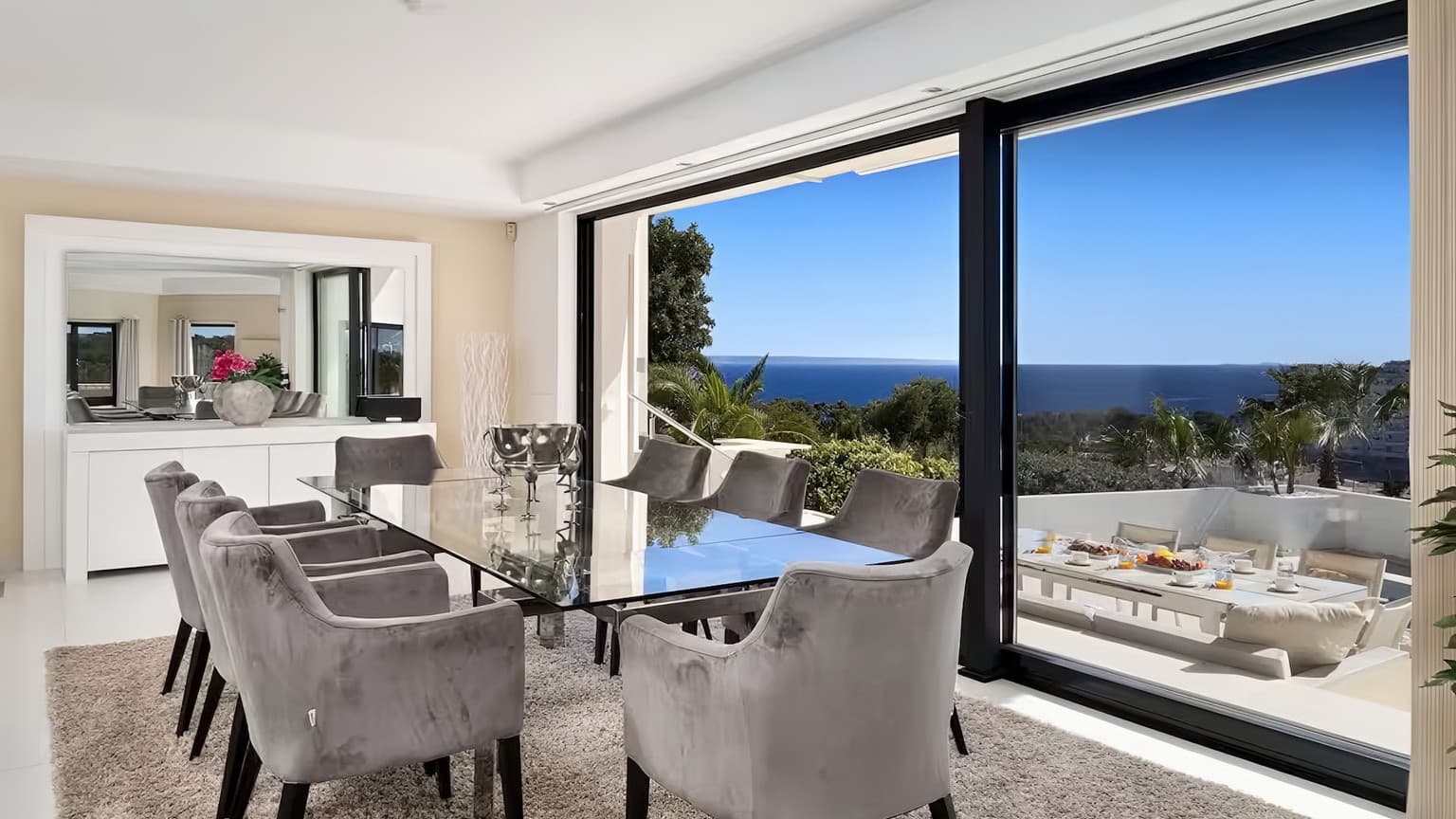 Spacious Four Bedroom Villa with Sea View - Gallery image 9