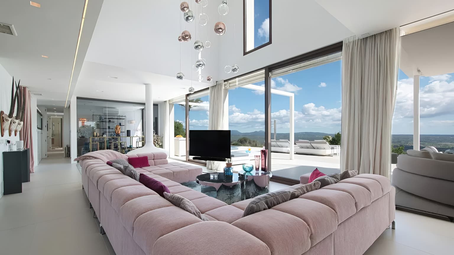 Spacious Five Bedrooms Villa with Pool and Sea View - Gallery image 5