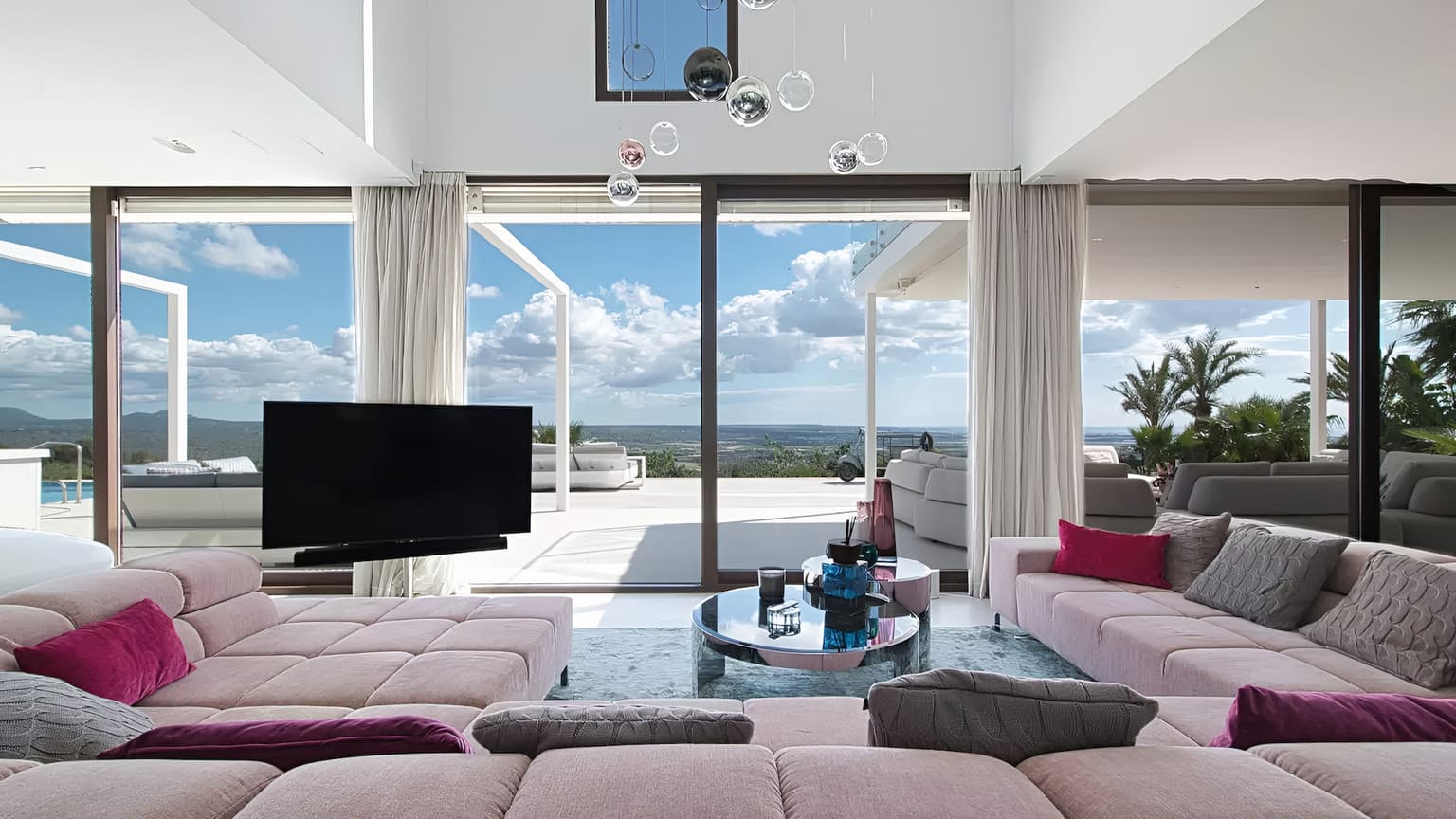 Spacious Five Bedrooms Villa with Pool and Sea View - Gallery image 4