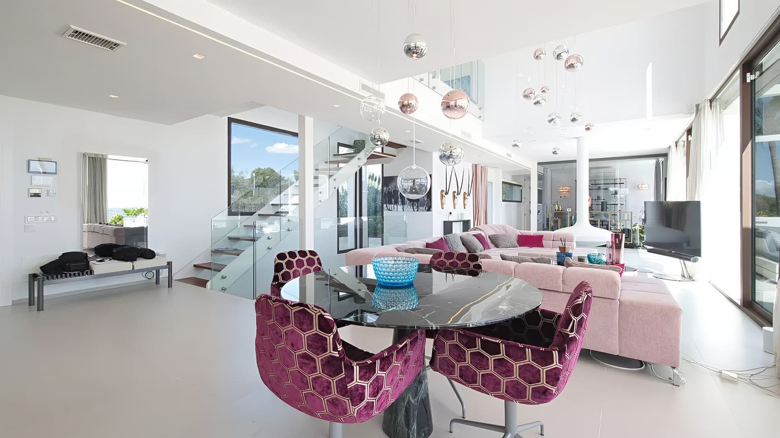 Spacious Five Bedrooms Villa with Pool and Sea View - Gallery image 6