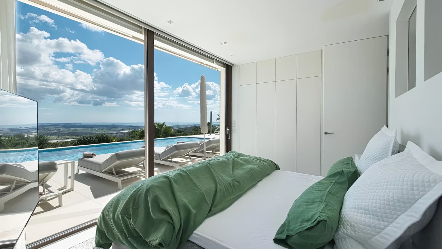 Spacious Five Bedrooms Villa with Pool and Sea View - Gallery image 19