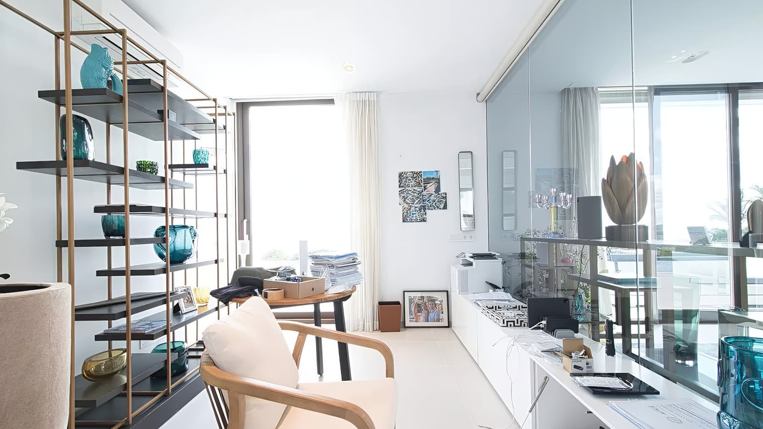 Spacious Five Bedrooms Villa with Pool and Sea View - Gallery image 17