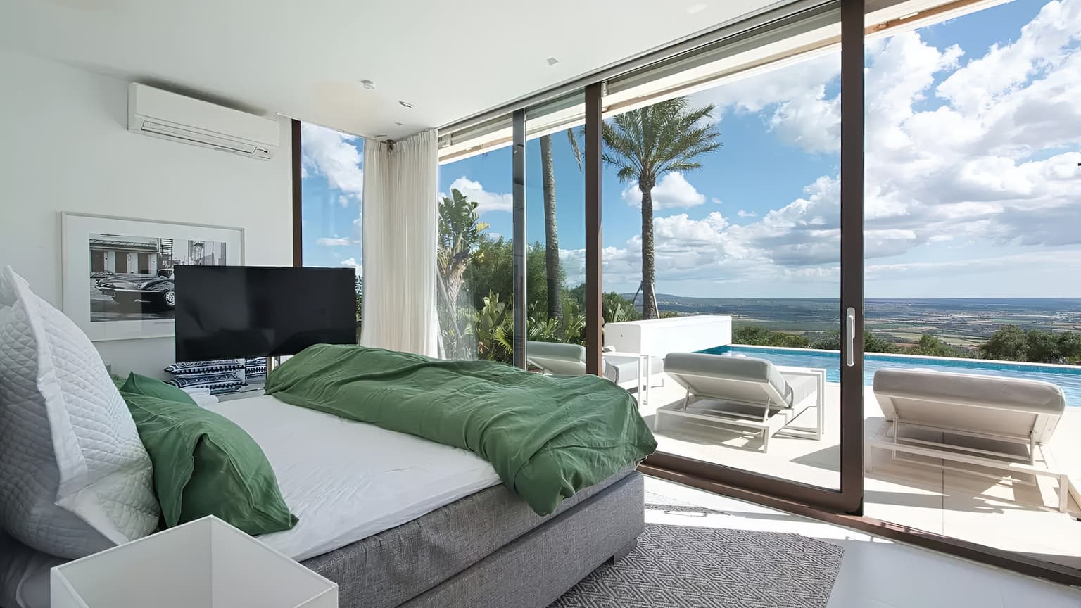 Spacious Five Bedrooms Villa with Pool and Sea View - Gallery image 20