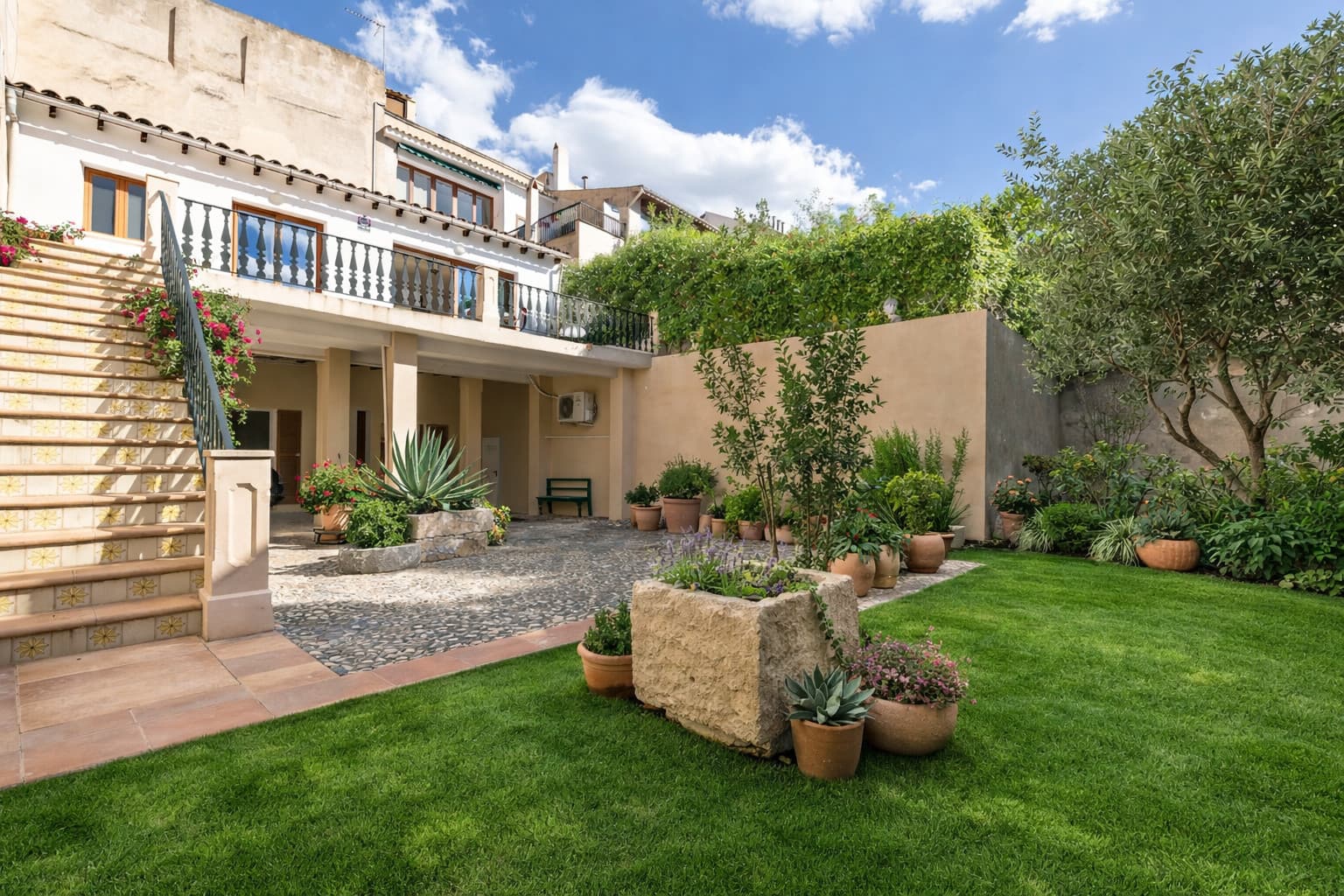 Remarkable Duplex in Palma Oldtown with large Garden - Gallery image 1