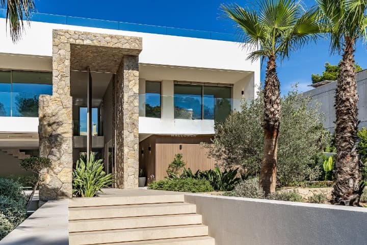 Spacious Santa Ponsa Villa with Sea View Pool - Gallery image 10